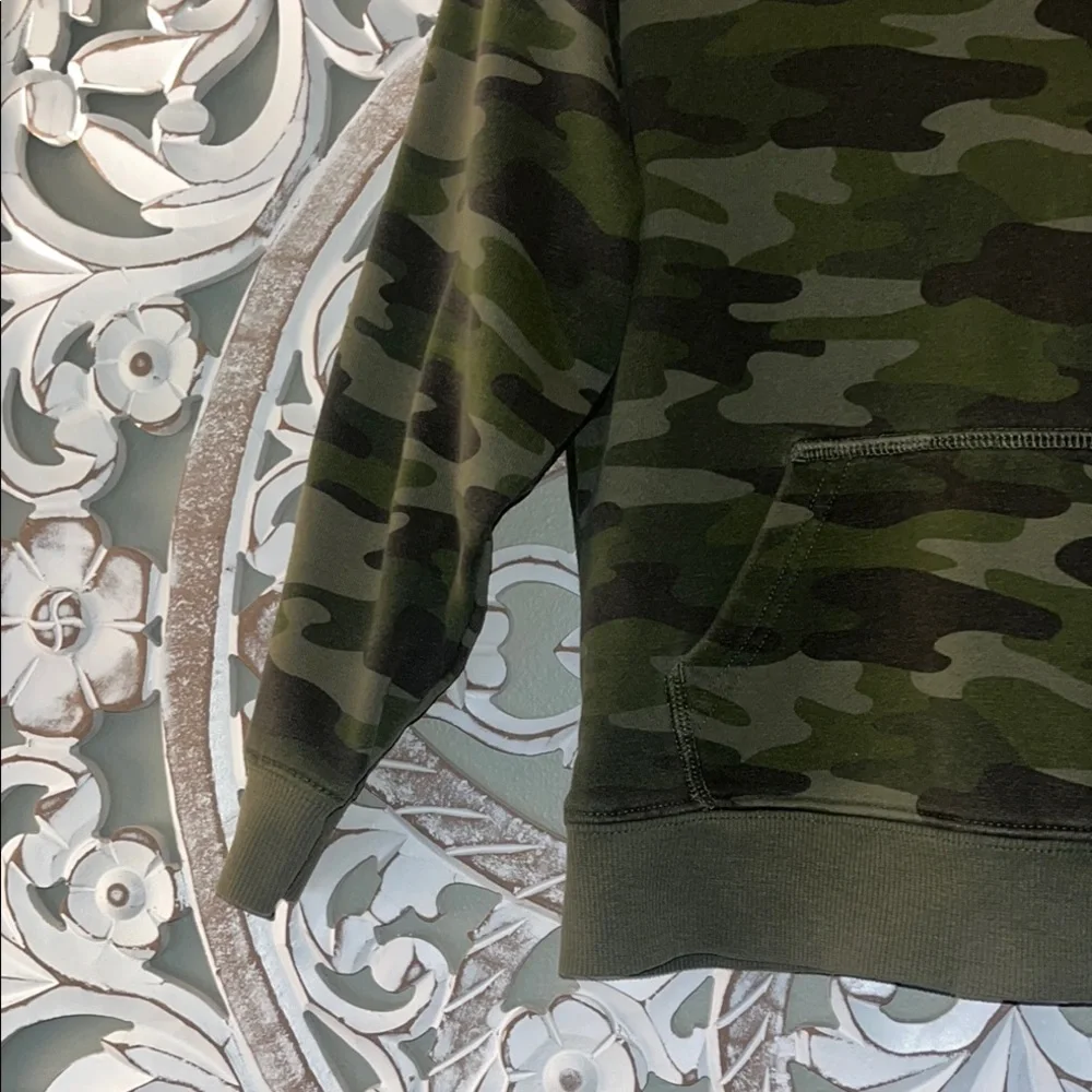 Champion Boy's Green Camo Print Hoodie M 10/ 12 Hooded Logo Front Sweatshirt EUC